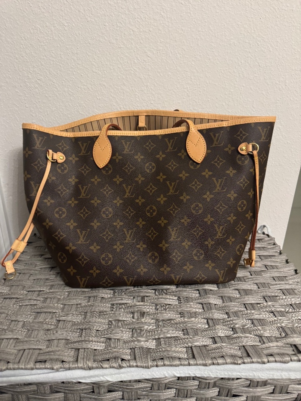 Louis Vuitton Neverfull MM - Like New